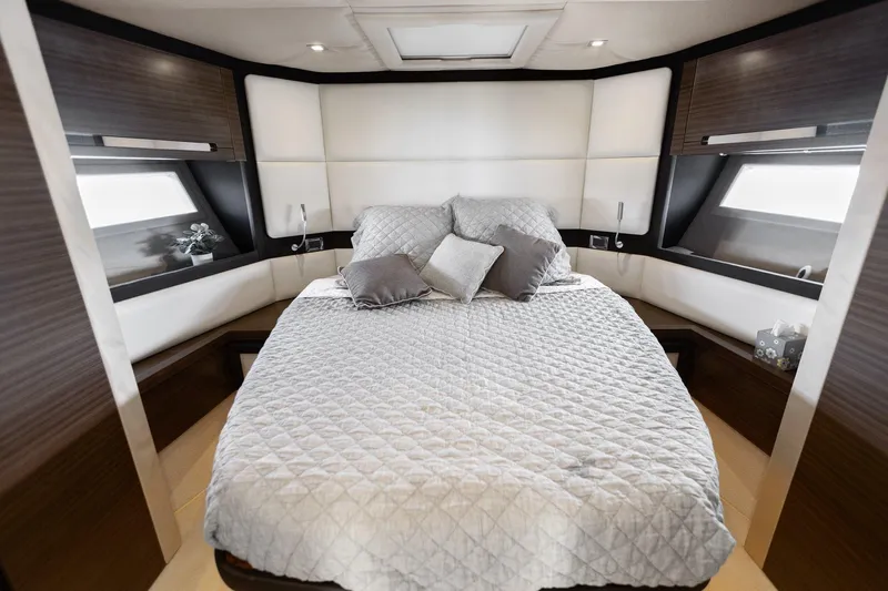 Knot On Call Yacht Photos Pics 