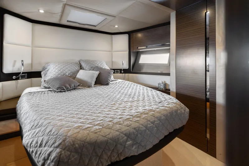 Knot On Call Yacht Photos Pics 