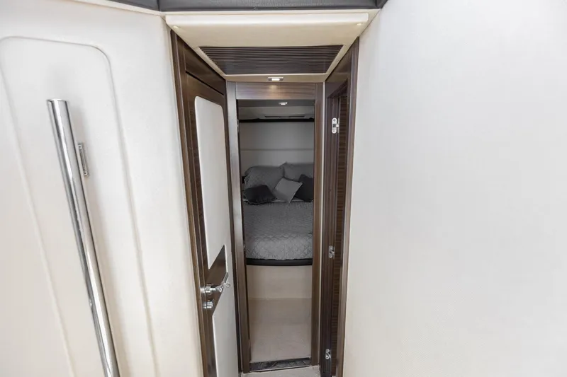 Knot On Call Yacht Photos Pics 