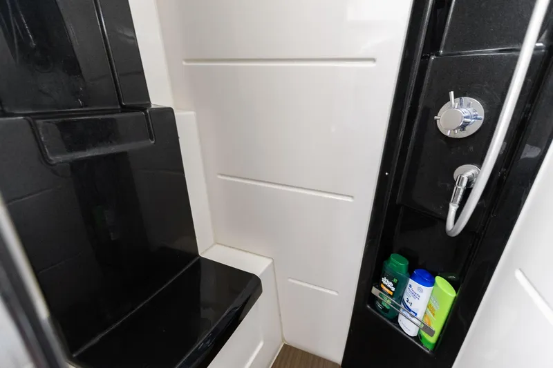 Knot On Call Yacht Photos Pics 