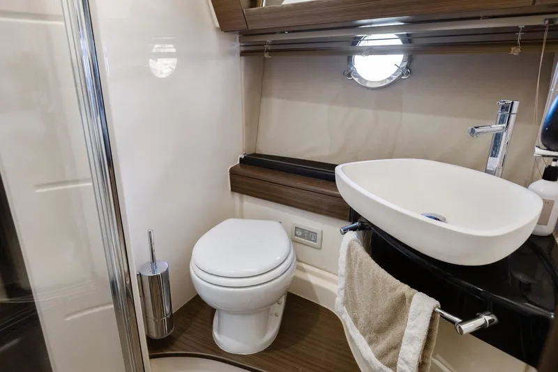 Knot On Call Yacht Photos Pics 