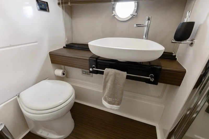 Knot On Call Yacht Photos Pics 