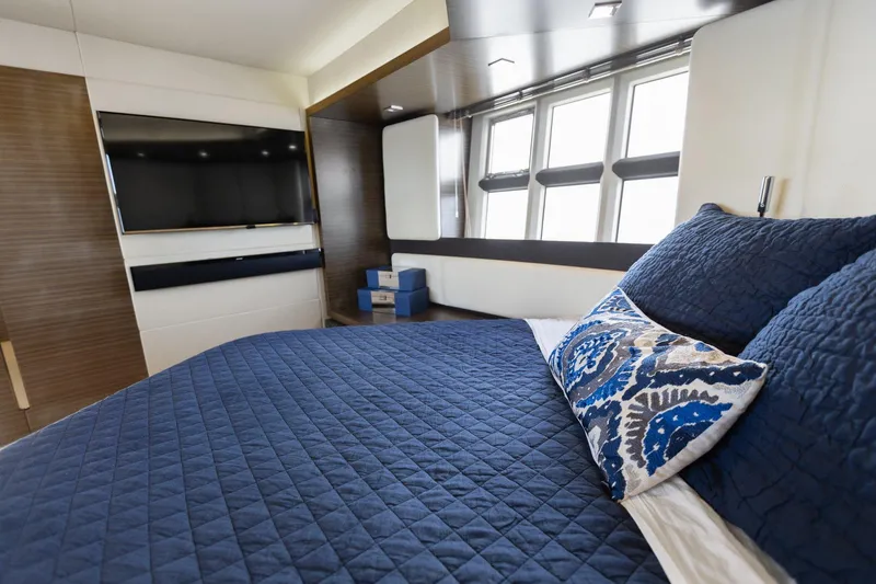 Knot On Call Yacht Photos Pics 