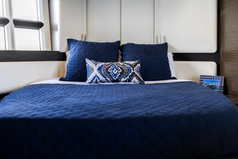 Knot On Call Yacht Photos Pics 