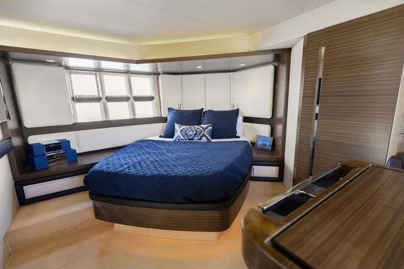 Knot On Call Yacht Photos Pics 