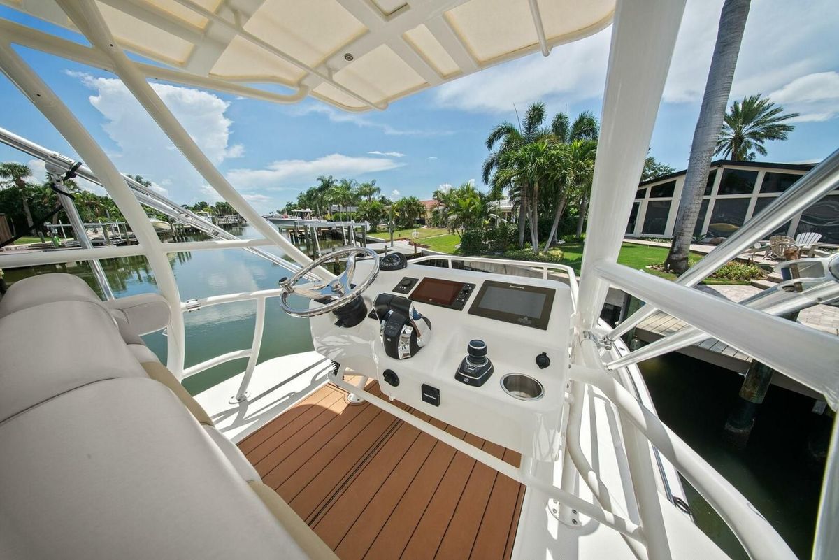 2018 Boston Whaler 42 
