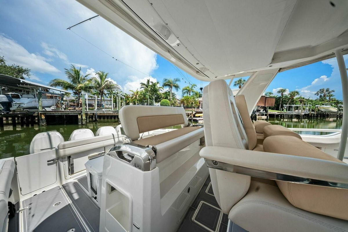 2018 Boston Whaler 42 