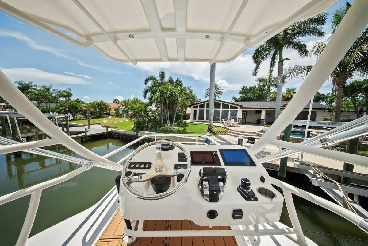 2018 Boston Whaler 42 