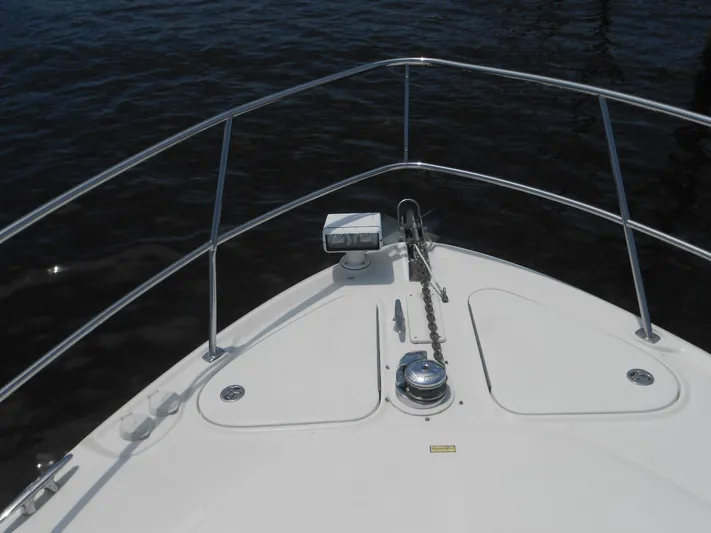  Yacht Photos Pics Bow of 2004 Sea Ray 420 Sundancer yacht with anchor and railing.
