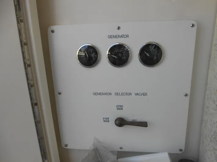  Yacht Photos Pics 2004 Sea Ray 420 Sundancer generator selector valves panel.