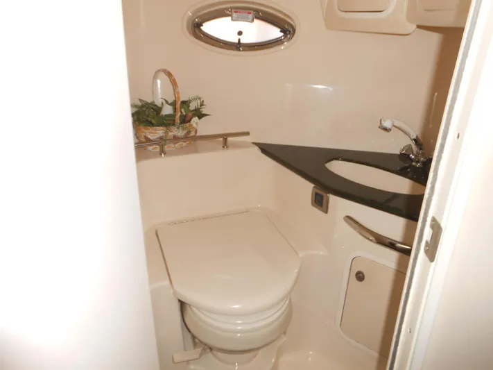  Yacht Photos Pics 2004 Sea Ray 420 Sundancer bathroom with toilet, sink, and porthole window.
