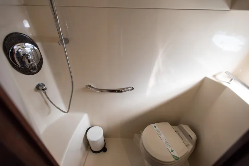  Yacht Photos Pics Bathroom interior of 2007 Sea Ray 515 Sundancer yacht, featuring a shower and toilet.