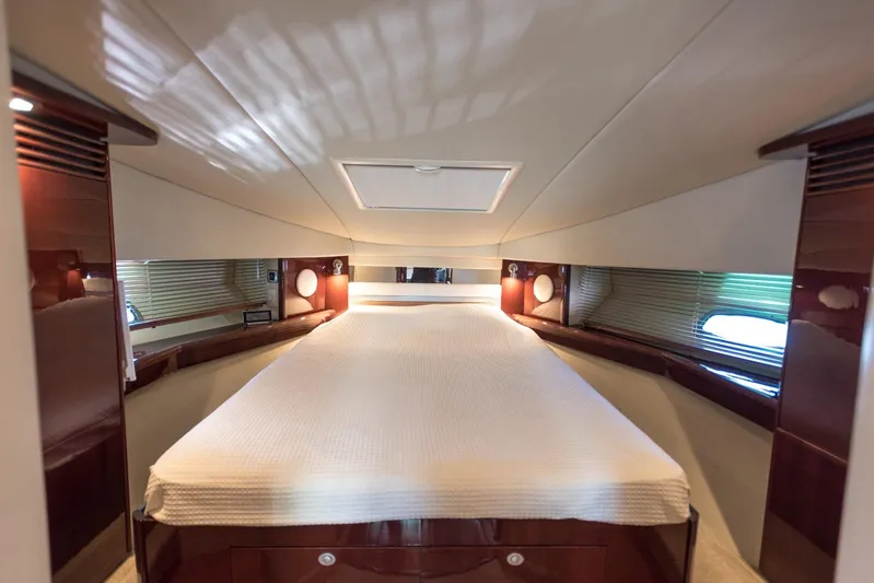  Yacht Photos Pics Luxurious cabin interior of 2007 Sea Ray 515 Sundancer yacht with elegant bedding.