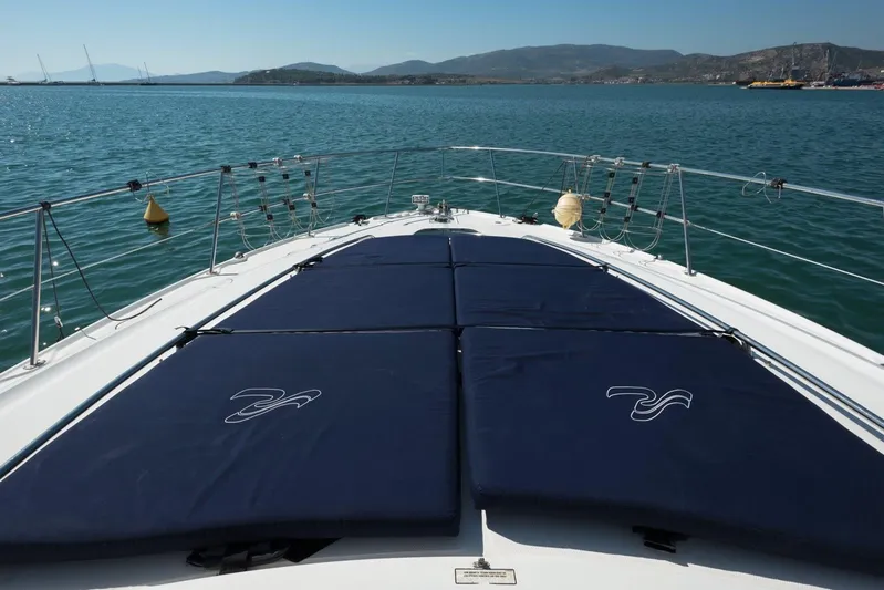  Yacht Photos Pics 2007 Sea Ray 515 Sundancer yacht deck with blue sun pads on calm water.