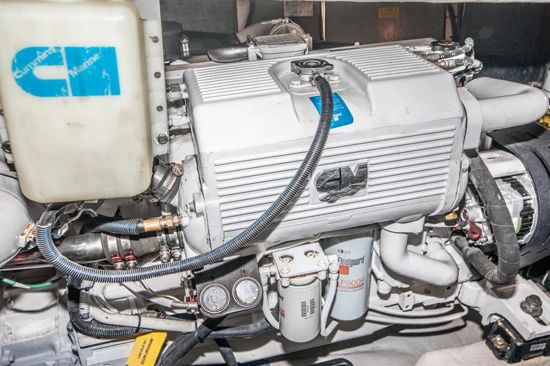  Yacht Photos Pics Engine compartment of a 2007 Sea Ray 515 Sundancer, featuring Cummins marine engine.