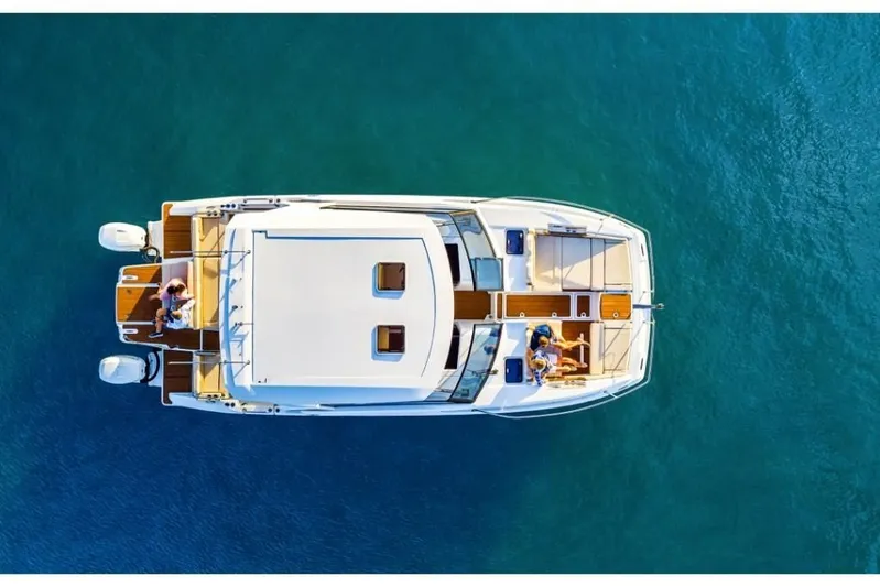  Yacht Photos Pics 2023-Aquila-36-Sport-MarineMax