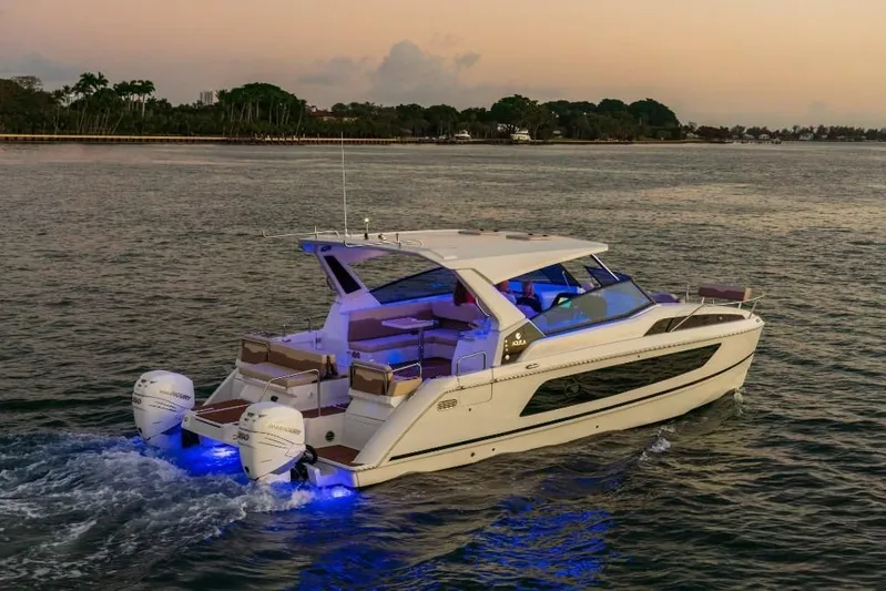  Yacht Photos Pics 2023-Aquila-36-Sport-MarineMax
