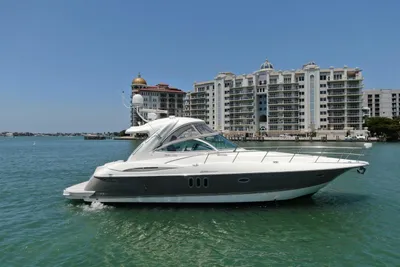 Cruisers Yachts 42 Sport Coupe