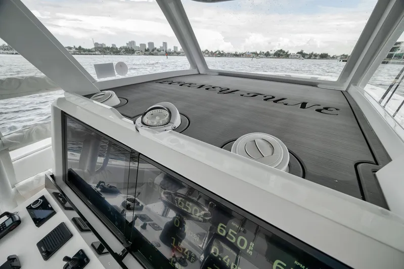 Looney Tune Yacht Photos Pics 