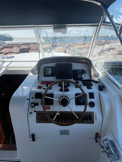  Yacht Photos Pics 2003 Mainship 34 Pilot