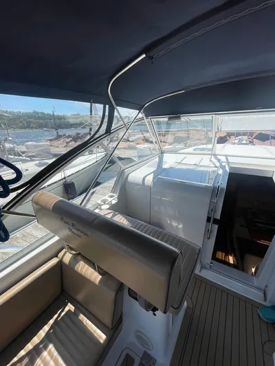  Yacht Photos Pics 2003 Mainship 34 Pilot