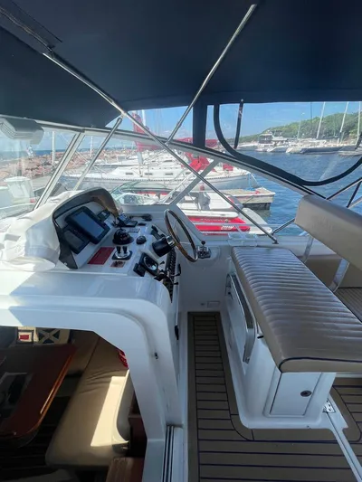  Yacht Photos Pics 2003 Mainship 34 Pilot