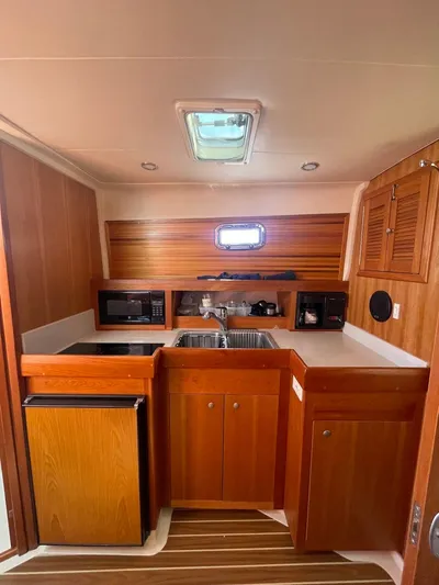  Yacht Photos Pics 2003 Mainship 34 Pilot