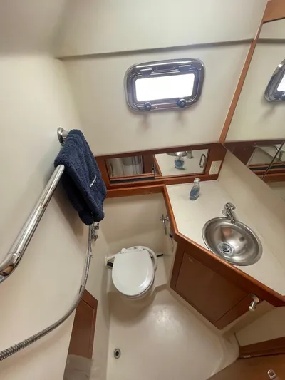  Yacht Photos Pics 2003 Mainship 34 Pilot