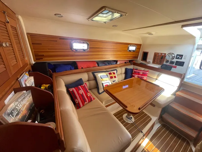  Yacht Photos Pics 2003 Mainship 34 Pilot