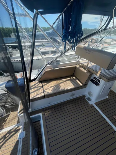  Yacht Photos Pics 2003 Mainship 34 Pilot