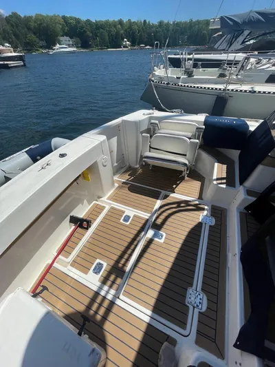  Yacht Photos Pics 2003 Mainship 34 Pilot