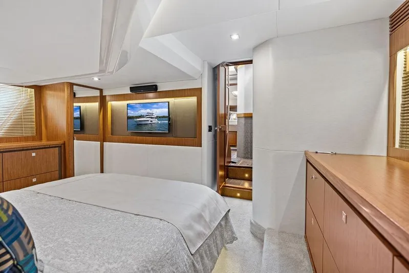 Ern'd It Yacht Photos Pics Luxurious bedroom interior of 2017 Sea Ray Fly 510 yacht with modern amenities.