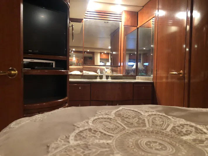 Deep Runner Yacht Photos Pics 