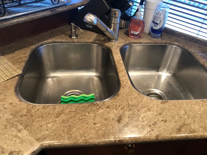 Deep Runner Yacht Photos Pics 