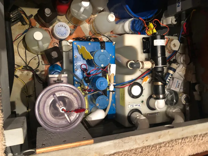 Deep Runner Yacht Photos Pics 