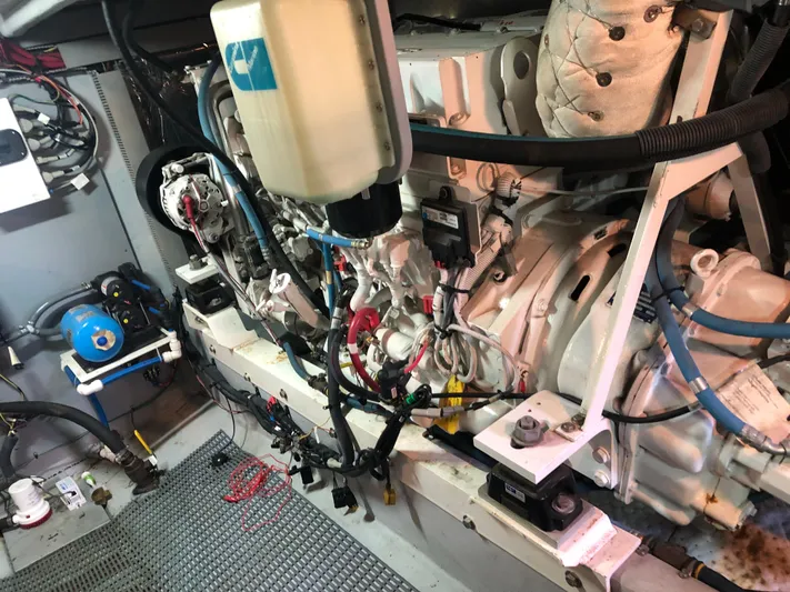 Deep Runner Yacht Photos Pics 