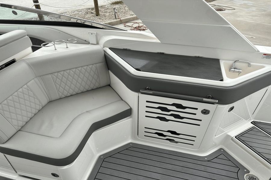 2020 Sea Ray 310 SLX