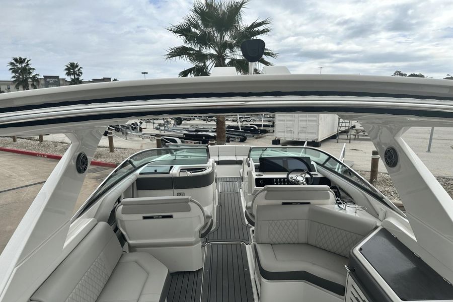 2020 Sea Ray 310 SLX