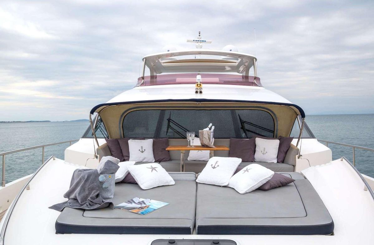 2012 Princess 84 