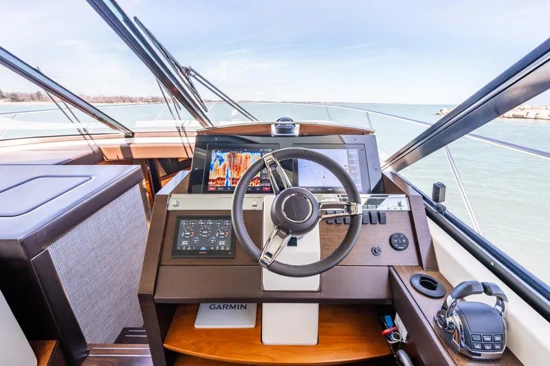 Valor Yacht Photos Pics 