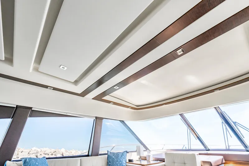 Valor Yacht Photos Pics 