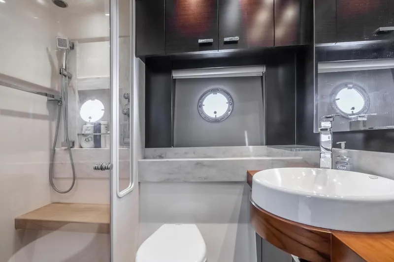 Valor Yacht Photos Pics 