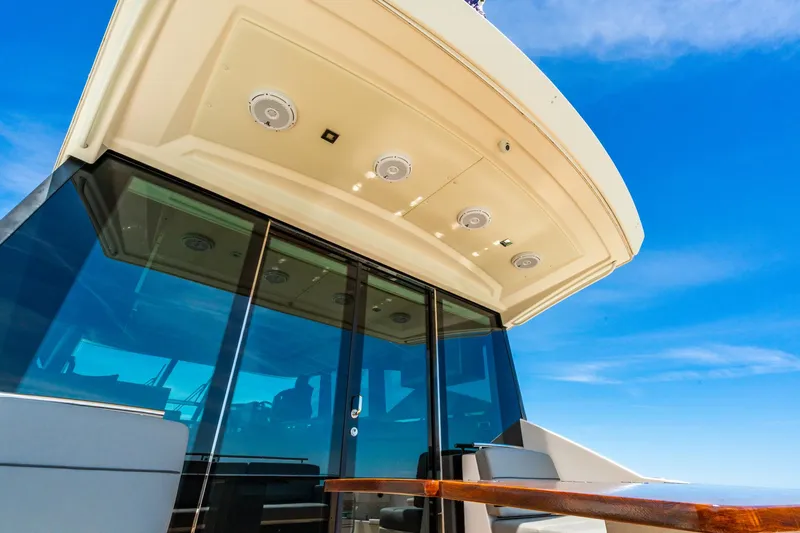 Valor Yacht Photos Pics 