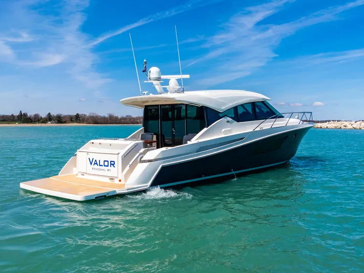Valor Yacht Photos Pics 