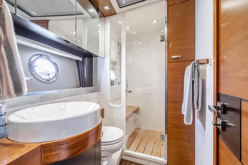 Valor Yacht Photos Pics 