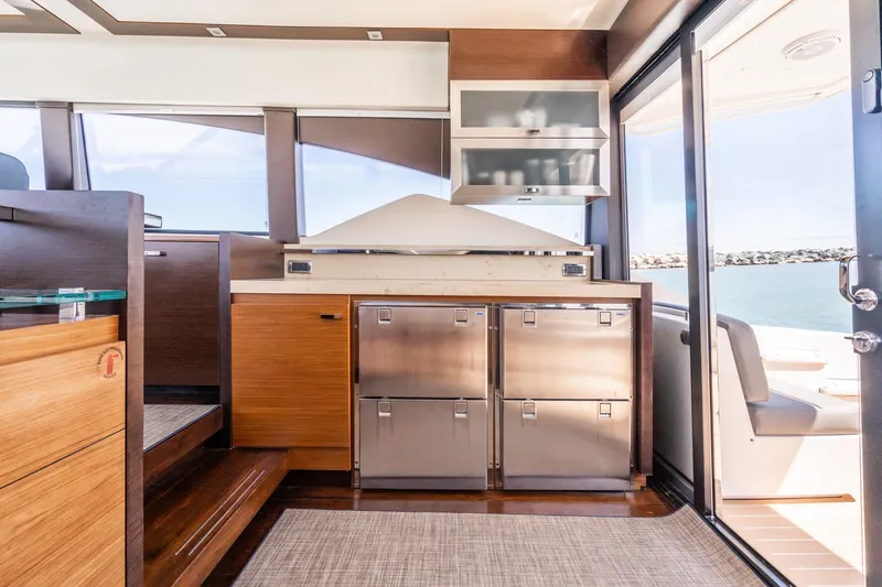 Valor Yacht Photos Pics 