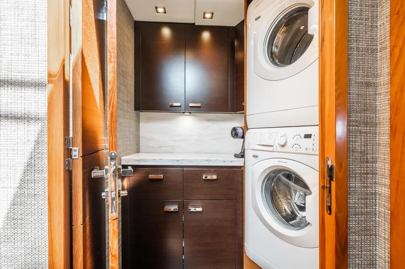 Valor Yacht Photos Pics 