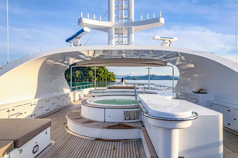 Azul V Yacht Photos Pics Sun deck 2