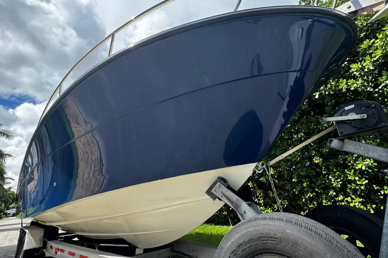  Yacht Photos Pics 2007 Hydra-Sports Vector 3300 VX boat on trailer, blue hull, sunny day.