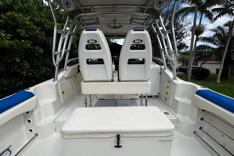  Yacht Photos Pics 2007 Hydra-Sports Vector 3300 VX boat interior with seating and storage.